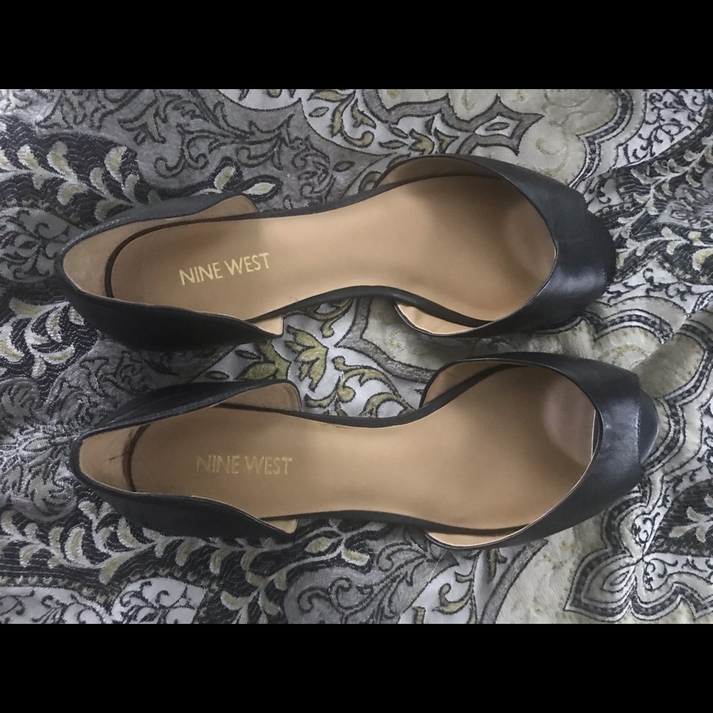 Nine West 10w black leather black peep toe flats